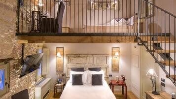 Minibar, desk, laptop workspace, soundproofing