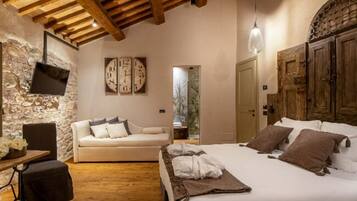 Junior Triple Room, Multiple Beds, Non Smoking, Garden View | Minibar, desk, laptop workspace, soundproofing