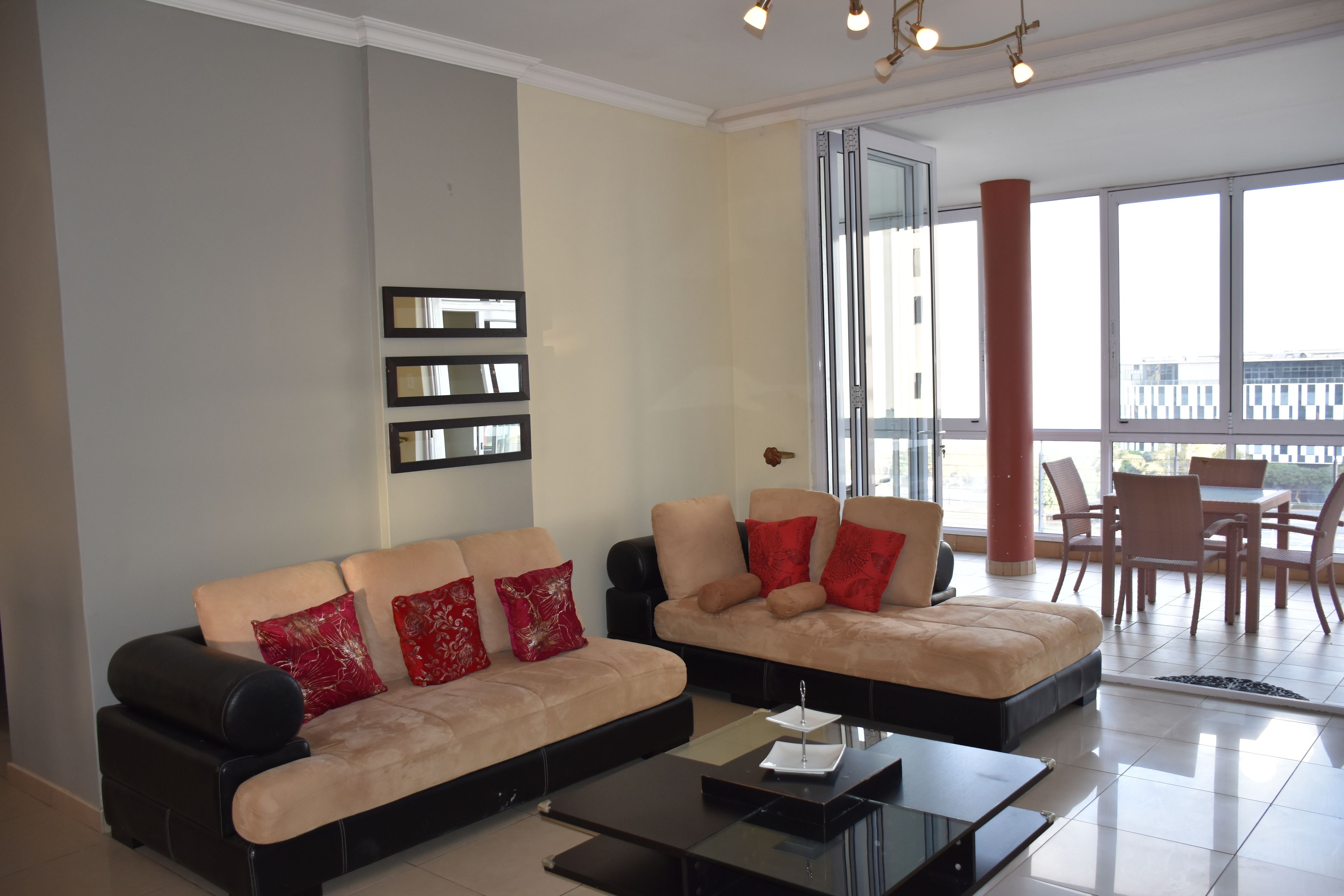 Family Apartment, 1 Queen Bed, Non Smoking | Living area