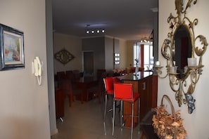 Family Apartment, 1 Queen Bed, Non Smoking | Living area