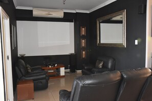 Familjelägenhet - 1 queensize-säng - icke-rökare | Vardagsrum