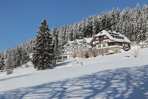 Front of property - Jufa Hotel Schwarzwald (Lenzkirch)