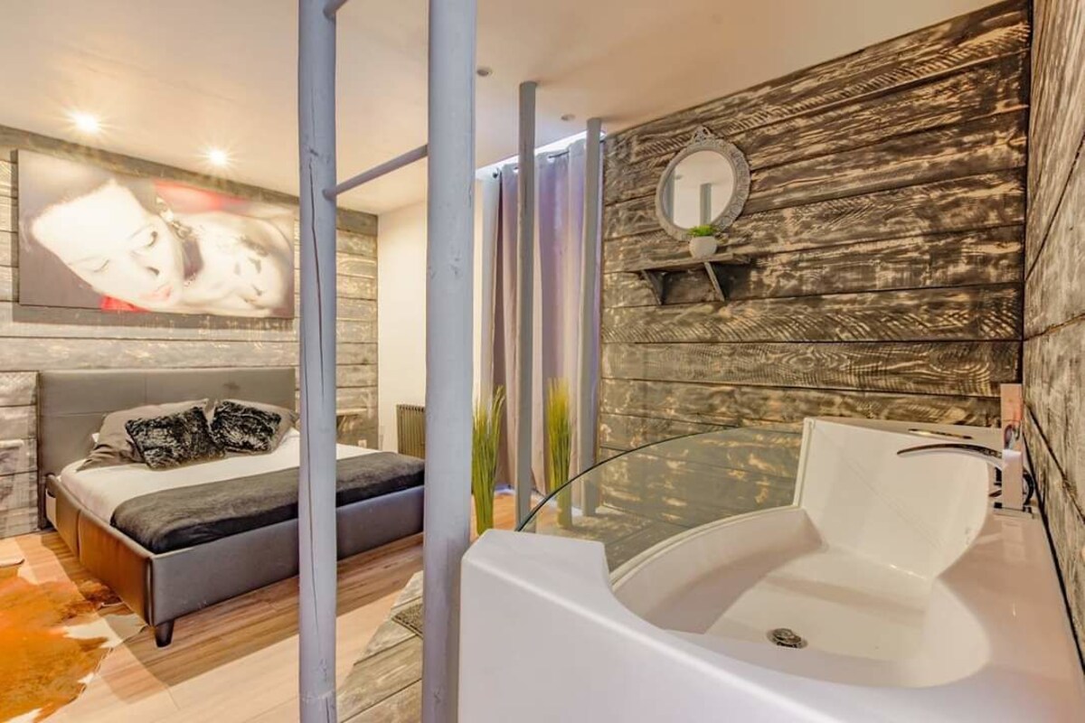 Junior Suite, Jetted Tub