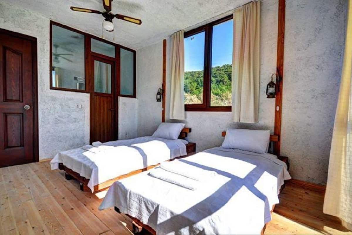 Basic Twin Room, Balcony