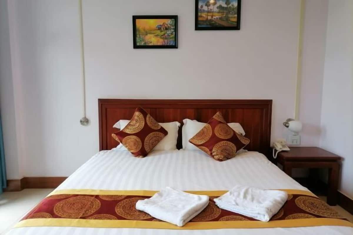 In-room safe, free WiFi