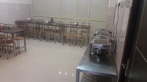朝食、ランチ、ディナーに営業 (インド料理、ガーデン ビュー)