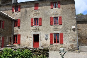 Front of property - Le Mas Bertrand (Villefranche-de-Panat)