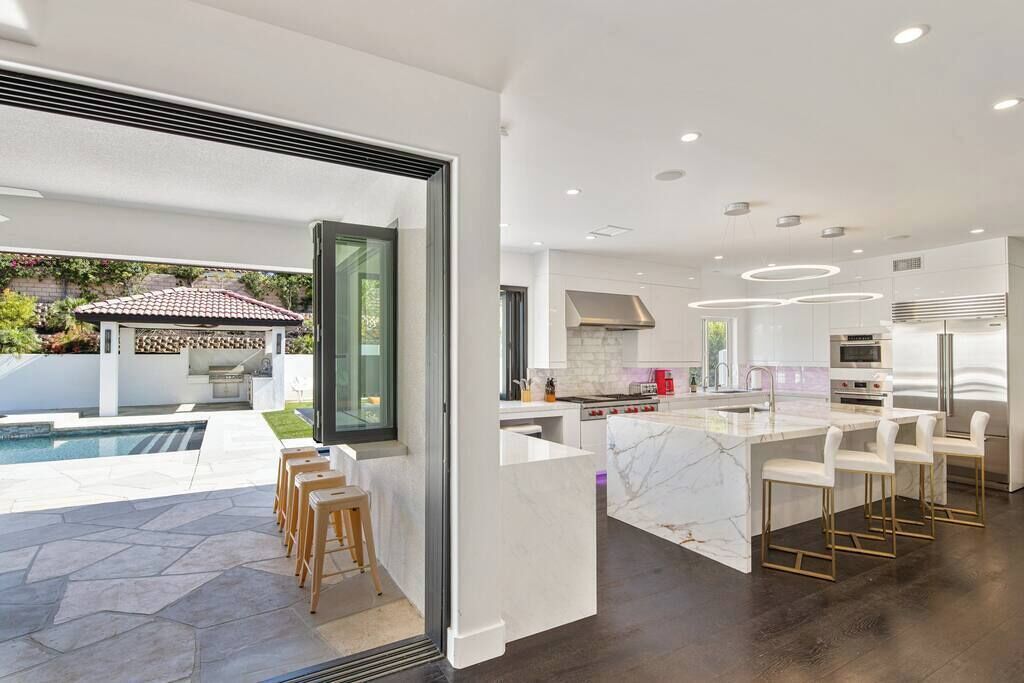 Réfrigérateur, four, plaque de cuisson, lave-vaisselle