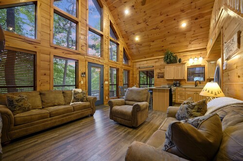 Waterfront Kabine mit Whirlpool, Feuerstelle, Deck & Mt. Zugang zum Fork River