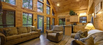 Waterfront Kabine mit Whirlpool, Feuerstelle, Deck & Mt. Zugang zum Fork River