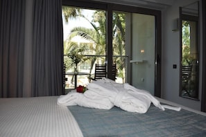 Iron/ironing board, free WiFi, bed sheets - Minos Mare Hotel (Rethymno)
