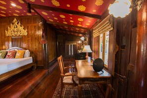 Free minibar items, individually decorated, individually furnished, desk - Phuttal Residence (Ayutthaya)