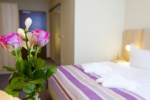 Double Room, 1 Queen Bed, Non Smoking | Room amenity - Hotel Siebenschläfer (Alsdorf)