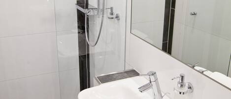 Dusche im Bad