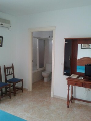 Free cots/infant beds, rollaway beds, free WiFi, bed sheets