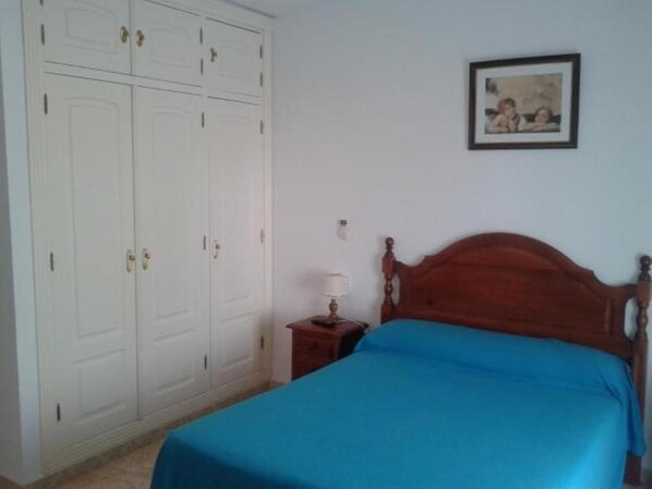 Free cots/infant beds, rollaway beds, free WiFi, bed sheets