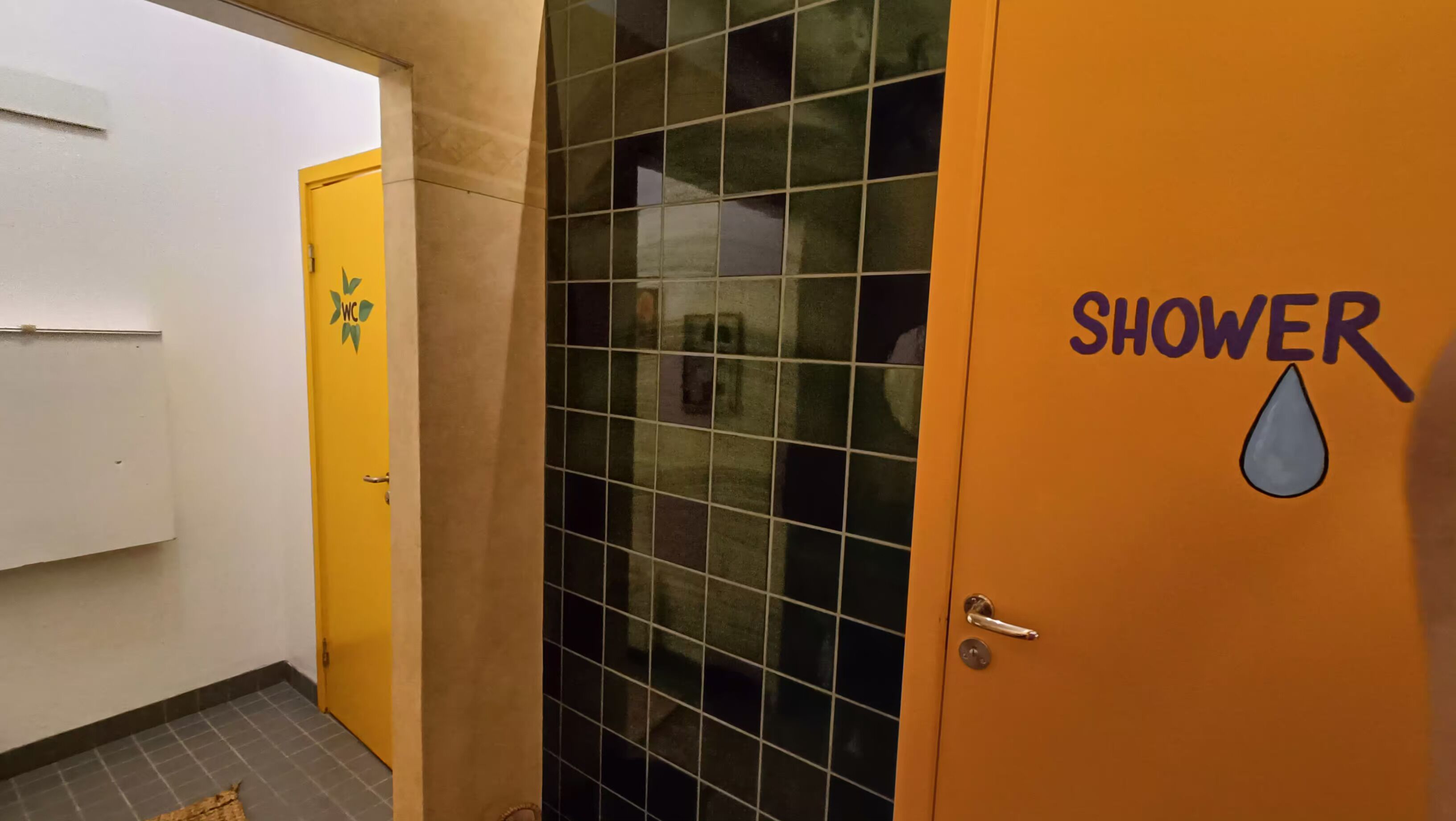 family room (sea view, shared bathroom) | bathroom | shower, towels