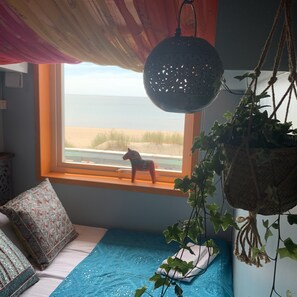 Family Room (Sea View, Shared Bathroom) | Free WiFi, bed sheets - FlipFlop Beach Bar & Rooms (Falkenberg)