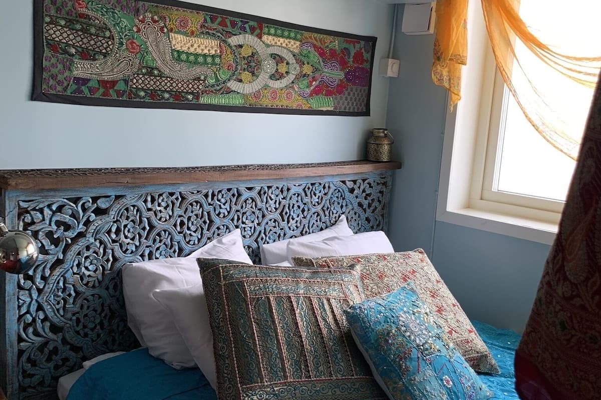 Family Room (Sea View, Shared Bathroom)