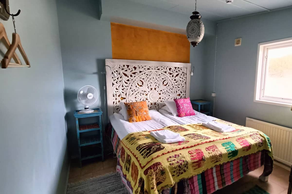 Basic Double Room (Shared Bathroom)