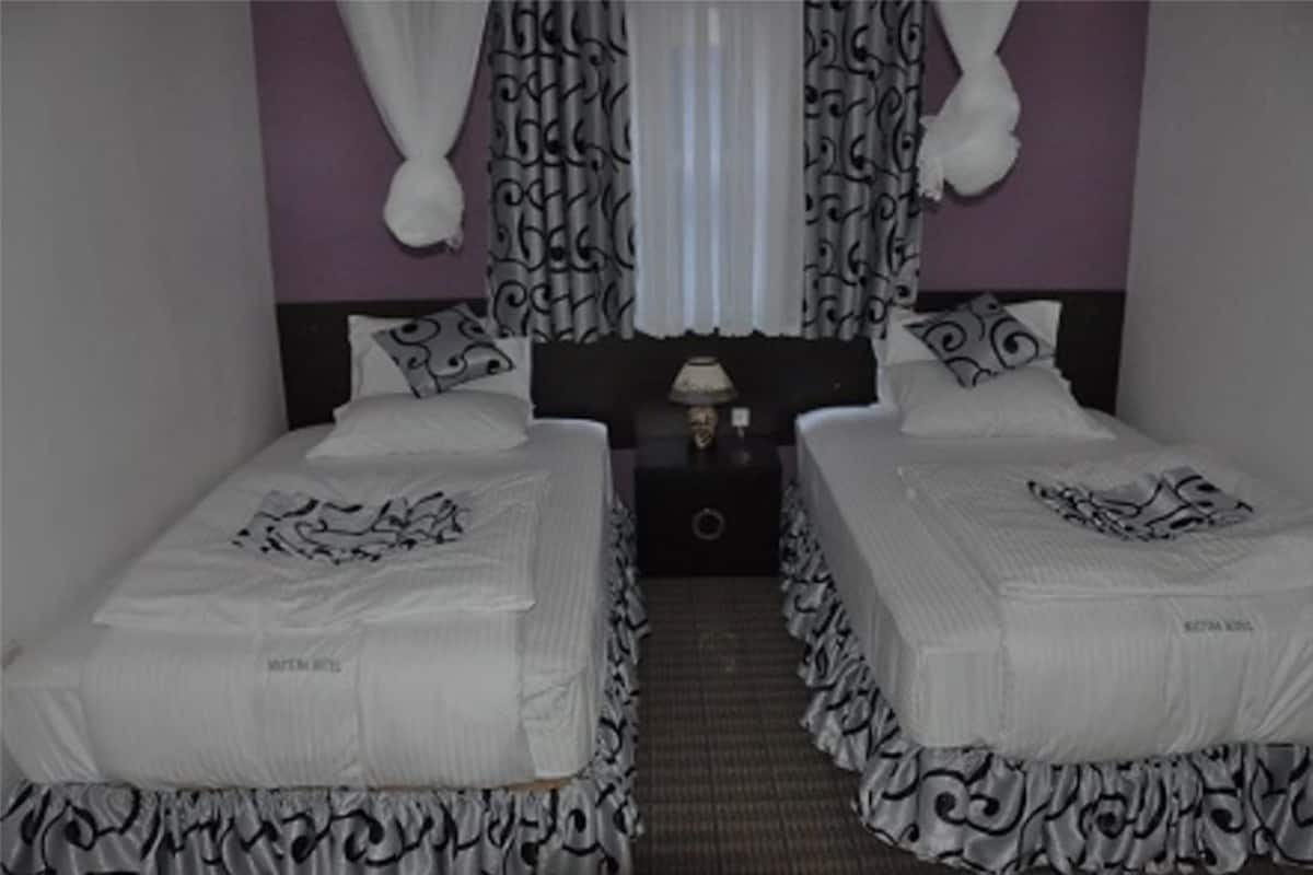 Chambre Double, 1 lit double, non-fumeurs | Bureau, Wi-Fi gratuit, draps fournis