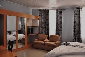 Suite - 1 dobbeltseng - ikke-ryger | Skrivebord, gratis Wi-Fi, sengetøj