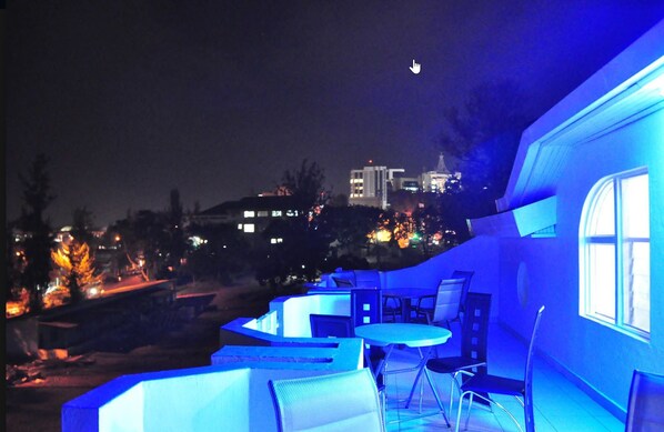 Front of property - evening/night - Mattina Motel (Kigali)