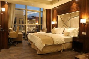 Junior Suite | 1 bedroom, minibar, in-room safe, individually decorated - Ebreez Hotel (Jeddah)