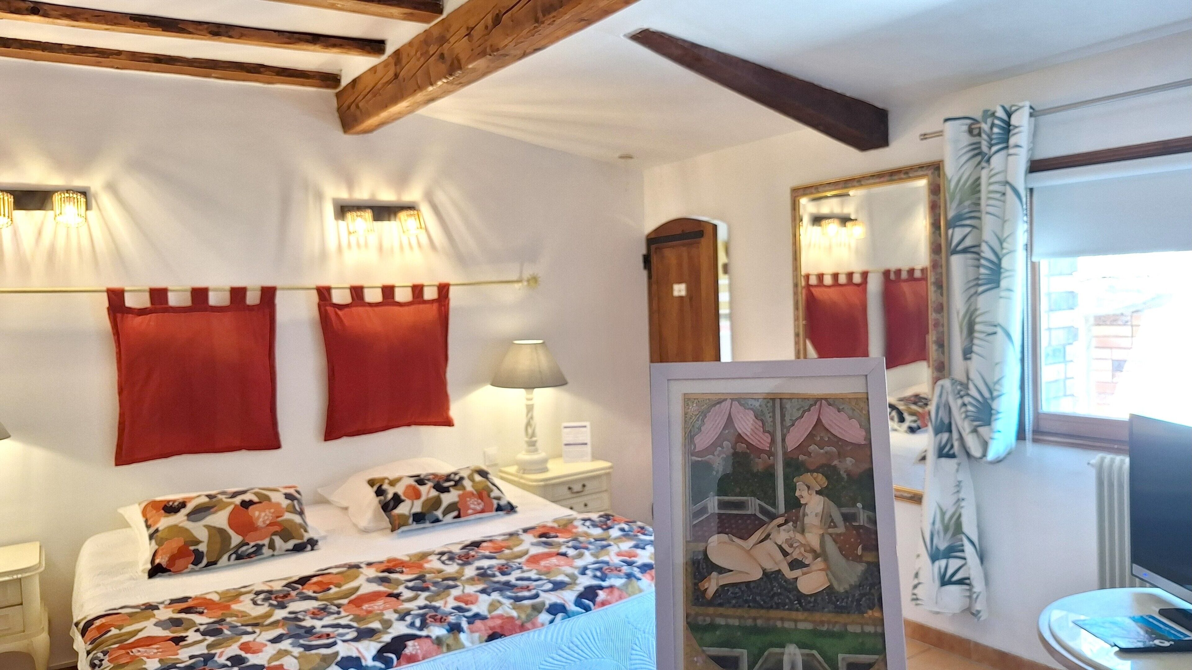 Comfort Suite, Non Smoking | Minibar, individually decorated, individually furnished