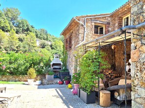 Lobby sitting area - La Bergerie du Moulin (Taradeau)