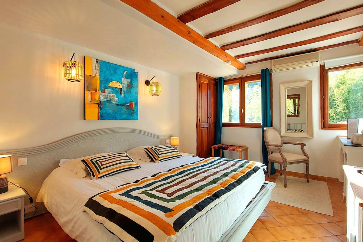 Campagnarde | Minibar, individually decorated, individually furnished, blackout drapes