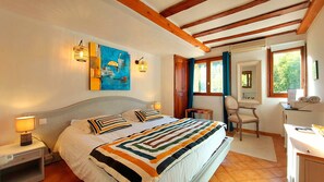 Comfort-Doppelzimmer, 1 Queen-Bett, Nichtraucher | Minibar, individuell dekoriert, individuell eingerichtet
