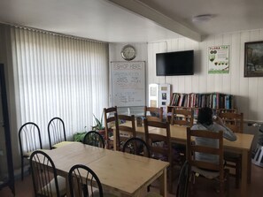 Breakfast area - Harlow International Hostel (Harlow)