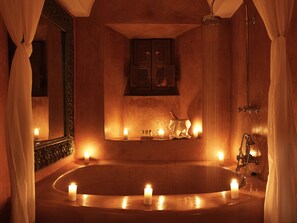 Grand Suite | Bilik Mandi | Tab mandi rendaman dalam, kelengkapan dandanan diri percuma 