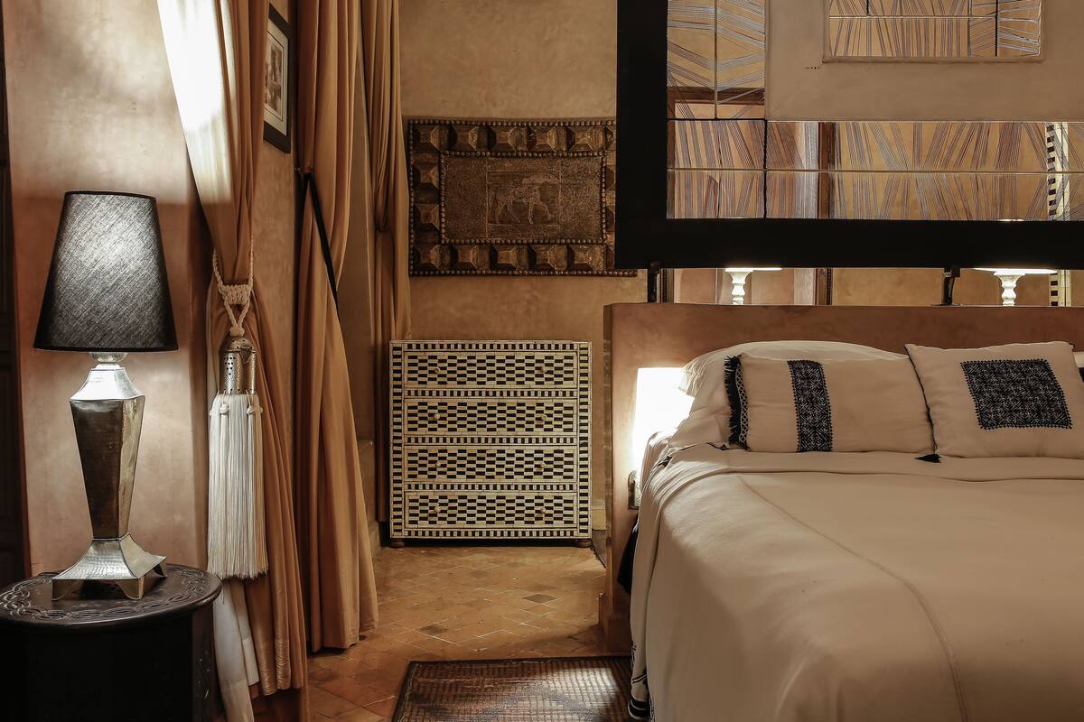 Senior Suite | Minibar, in-room safe, iron/ironing board (on request), WiFi (free)