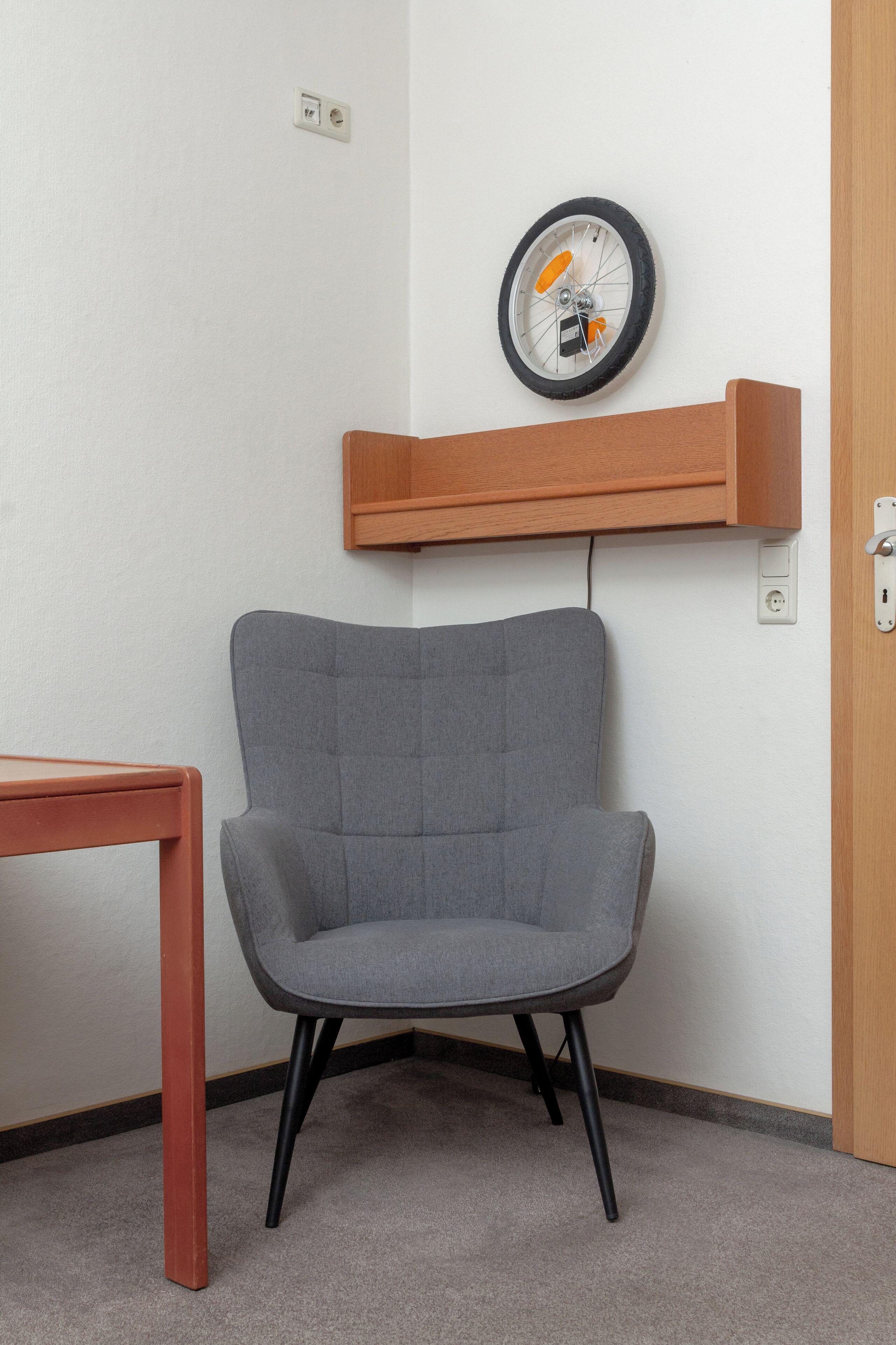 basic single room | desk, blackout curtains, free cots/infant beds, free wifi