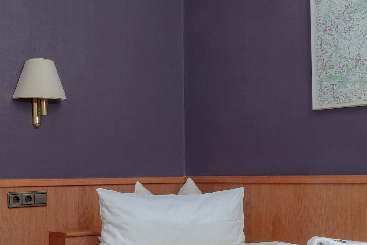1 chambre, bureau, rideaux occultants, lits bébé (gratuits)