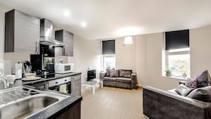 Exclusive Apartment, Multiple Beds, Non Smoking | Private kitchen - Infinity Apartments Metropolitan House 1 (Manchester)