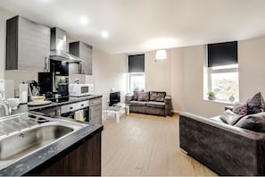 Exclusive Apartment, Multiple Beds, Non Smoking | Private kitchen | Fridge, microwave, oven, stovetop - Infinity Apartments Metropolitan House 1 (Manchester)