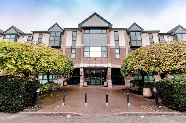 Property entrance - Infinity Apartments Metropolitan House 1 (Manchester)