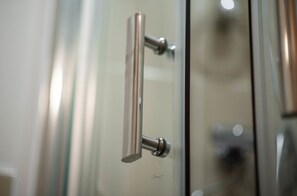 Bathroom - Infinity Apartments Metropolitan House 2 (Manchester)