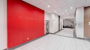 Lobby - Infinity Apartments Metropolitan House 3 (Manchester)