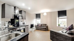 Classic Apartment, Multiple Beds, Non Smoking | Private kitchen - Infinity Apartments Metropolitan House 3 (Manchester)