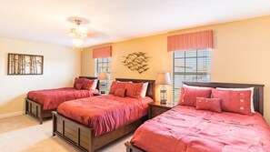 9 habitaciones y espacio para trabajar con laptop 