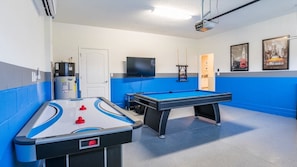 Townhome för familj - flera sovrum - bubbelpool - trädgård | Spelrum