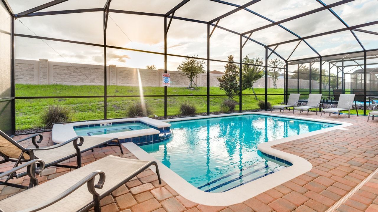 2 outdoor pools, free cabanas, pool umbrellas