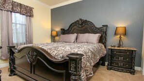 Family Townhome, Multiple Bedrooms, Hot Tub, Garden Area