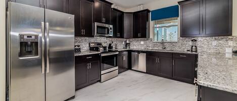 Family Townhome, Hot Tub, Garden Area | Shared kitchen | Fridge, microwave, oven