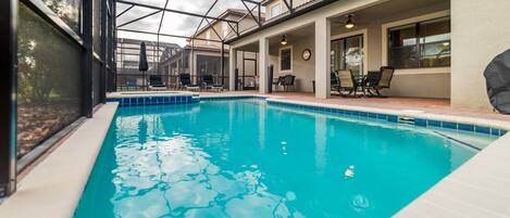2 outdoor pools, free cabanas, pool umbrellas