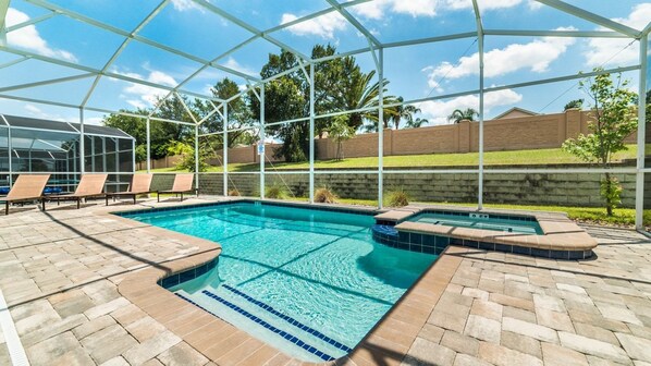 2 outdoor pools, free cabanas, pool umbrellas